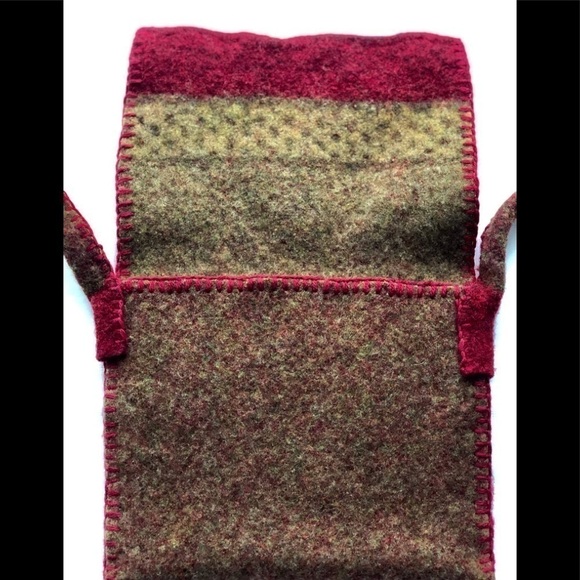 Felted Boho Artisan crossover shoulder bag. Burgundy purse beaded trim. Handmade - Picture 3 of 8
